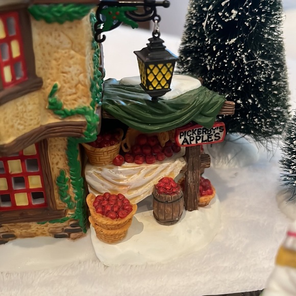 Department 56 Heritage Village Collection Seton Morris Spice Merchants Gift Set - Picture 6 of 11